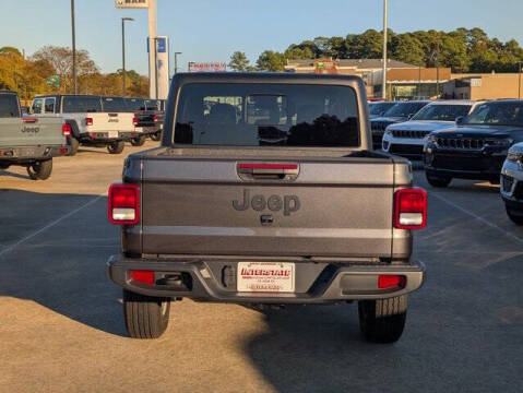 2025 Jeep Gladiator Sport S