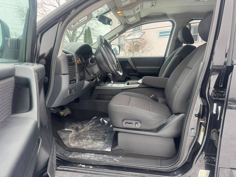 2012 Nissan Titan SV