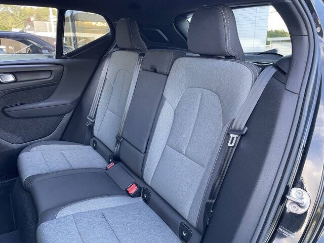 2025 Volvo XC40 B5 Core Bright Theme