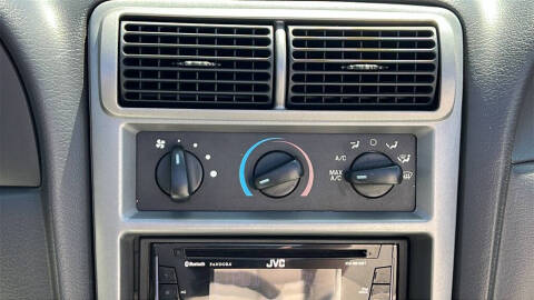 2004 Ford Mustang GT Deluxe