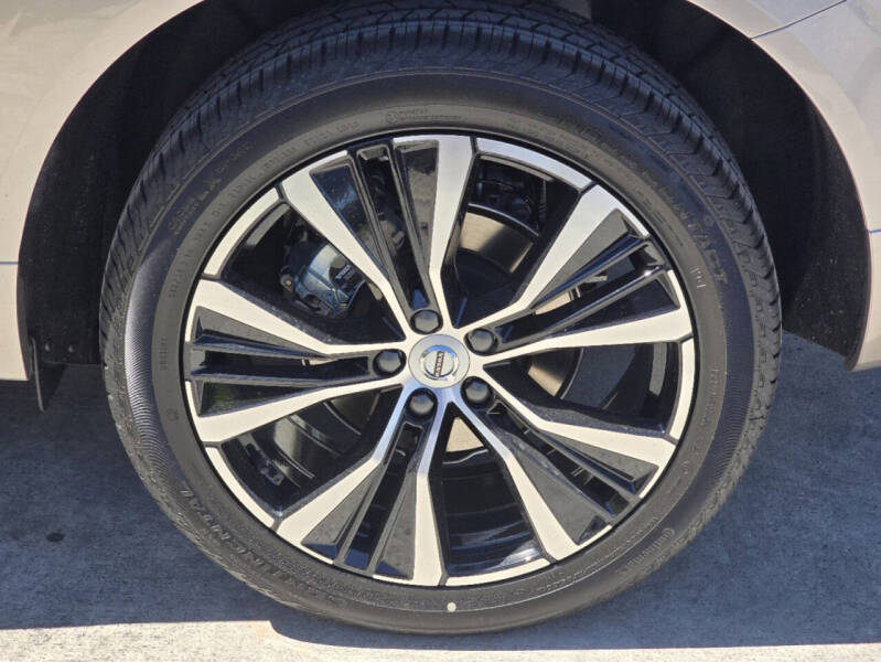 2025 Volvo XC60 B5 Plus Dark Theme