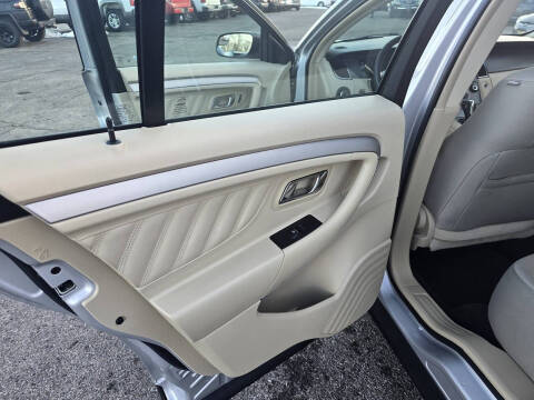 2016 Ford Taurus SE