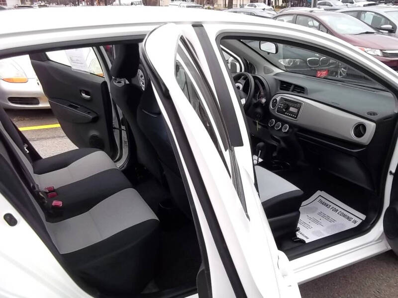 2014 Toyota Yaris 5-Door LE