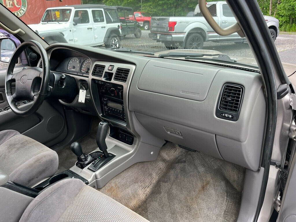 2002 Toyota 4Runner 23
