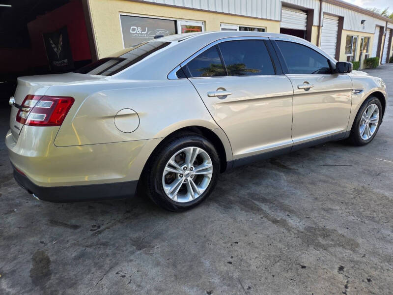 2018 Ford Taurus SE