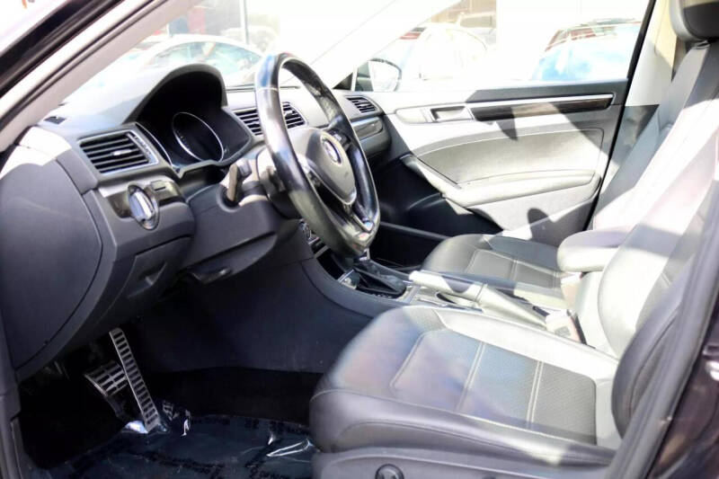 2019 Volkswagen Passat SE R-Line