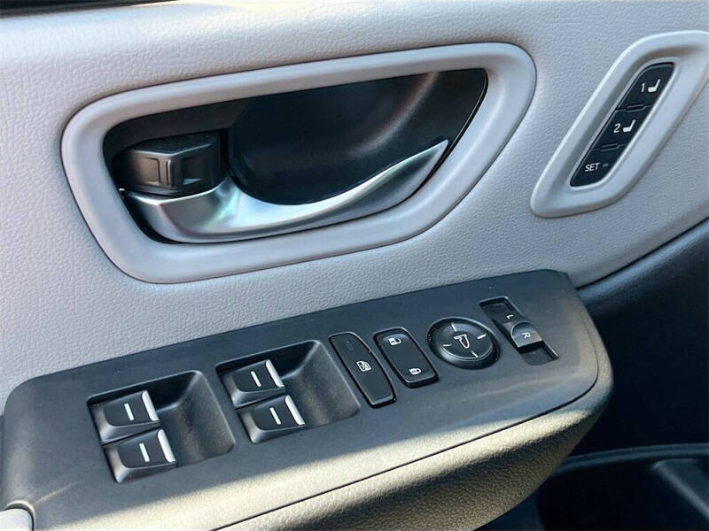 2024 Honda Pilot EX-L w/Rear Captain's Chairs