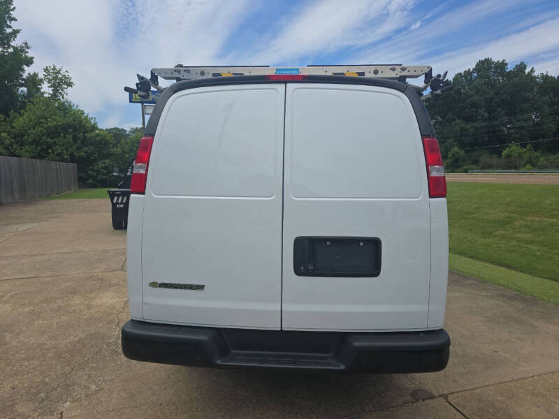 2022 Chevrolet Express 2500