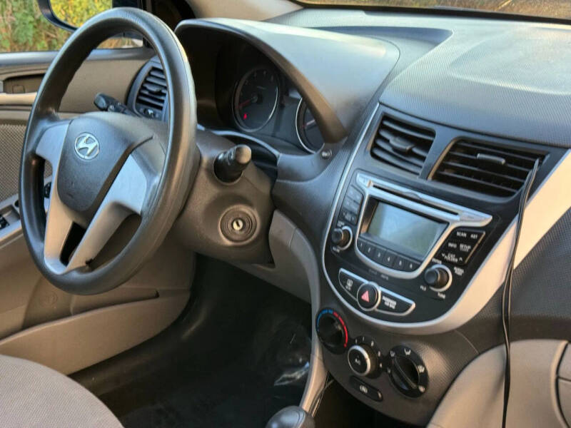 2013 Hyundai Accent GLS