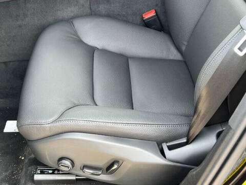 2025 Volvo XC60 B5 Plus Dark Theme