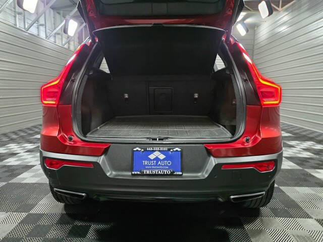 2020 Volvo XC40 T4 R-Design