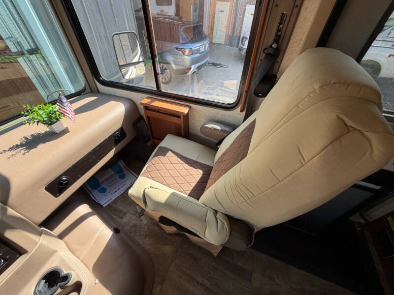 2015 Forest River Georgetown 335DS