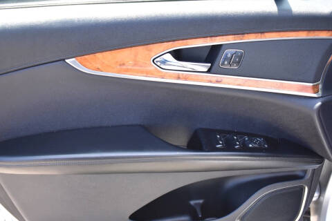 2019 Lincoln Nautilus Select