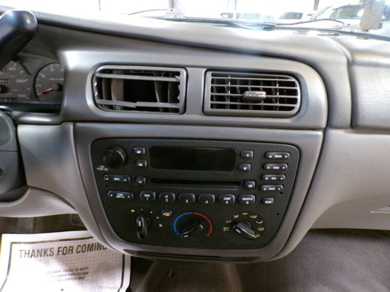 2003 Ford Taurus SE