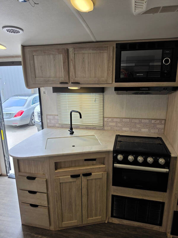 2023 Cruiser RV Shadow Cruiser