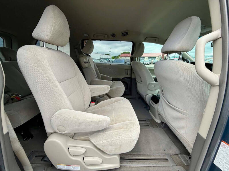 2016 Toyota Sienna LE 8-Passenger