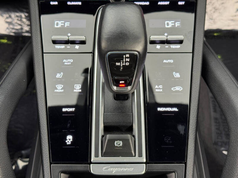 2023 Porsche Cayenne Platinum Edition