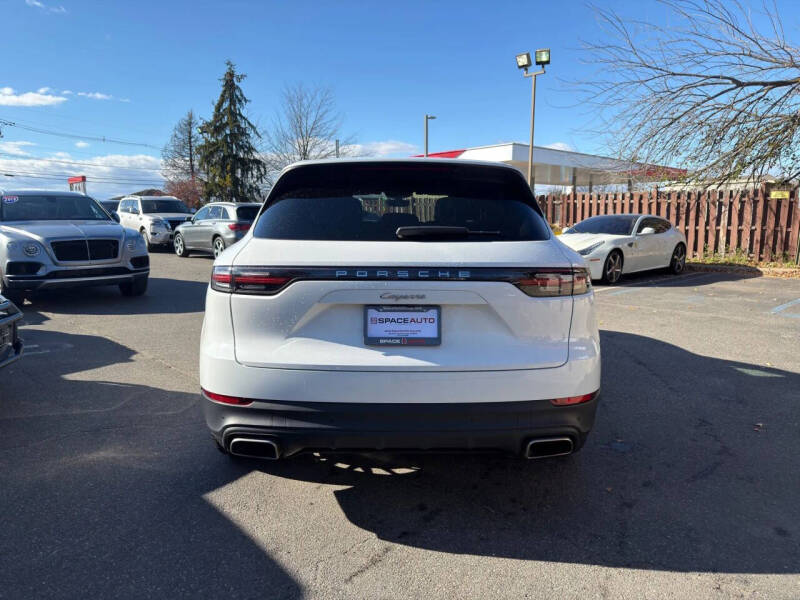 2022 Porsche Cayenne Platinum Edition