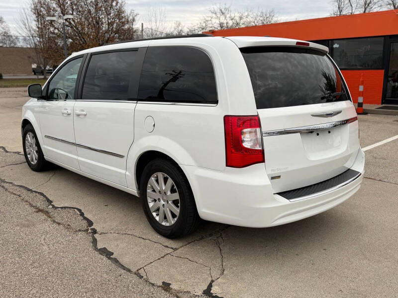 2016 Chrysler Town and Country Touring