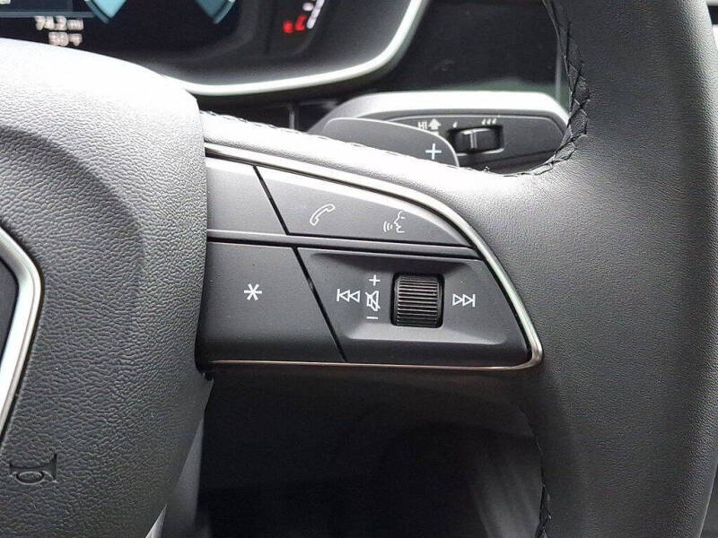 2025 Audi Q3 quattro S line Prem Plus 45 TFSI