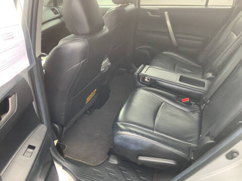 2013 Toyota Highlander SE