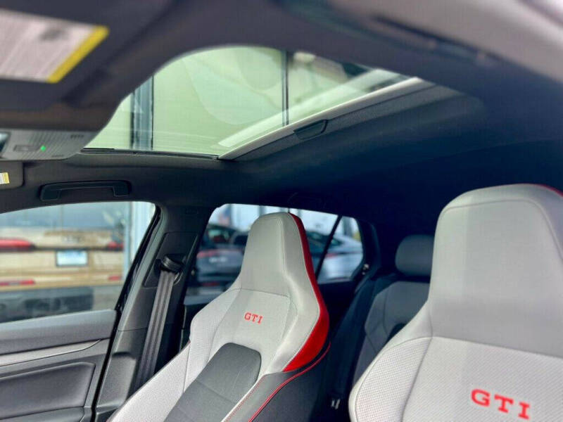 2024 Volkswagen Golf GTI SE