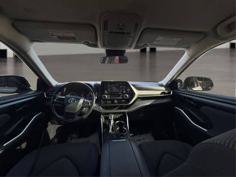 2021 Toyota Highlander LE