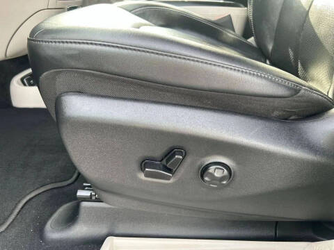 2024 Chrysler Pacifica Plug-In Hybrid Select
