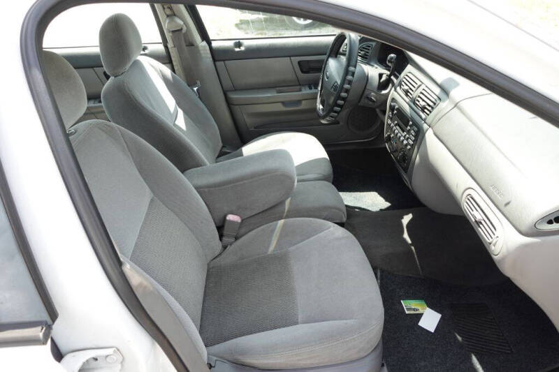 2003 Ford Taurus SE