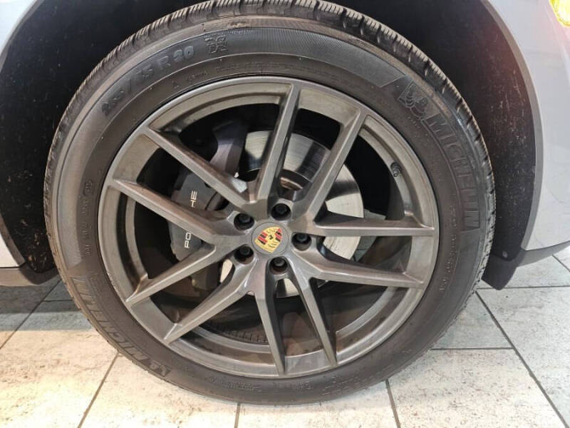 2023 Porsche Macan T