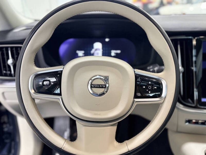 2024 Volvo S60 Recharge T8 Core Dark Theme