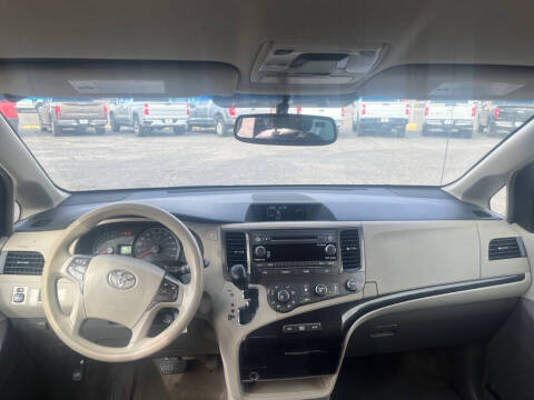 2012 Toyota Sienna LE 7-Passenger