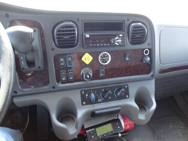 2021 Freightliner M2 106