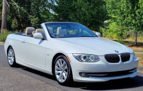 2012 BMW 3 Series for sale at CLEAR CHOICE AUTOMOTIVE in Milwaukie OR