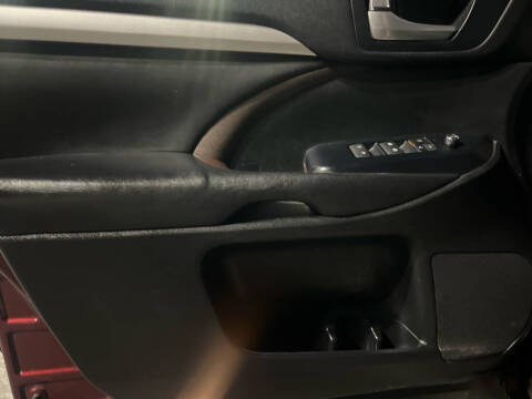 2017 Toyota Highlander SE