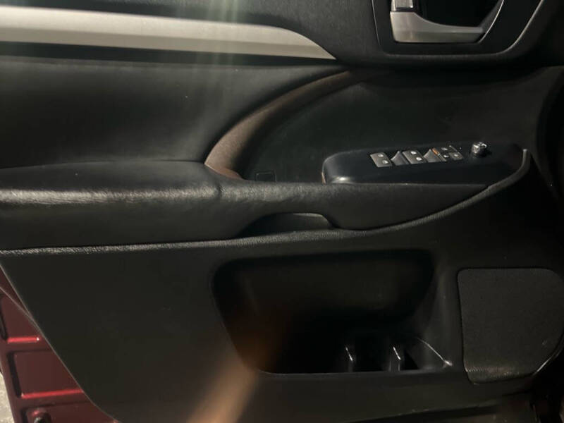 2017 Toyota Highlander SE