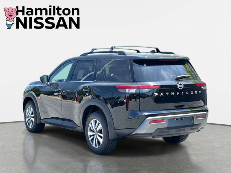 2026 Nissan Pathfinder SL