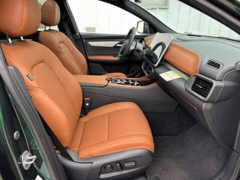 2025 VinFast VF8 Plus