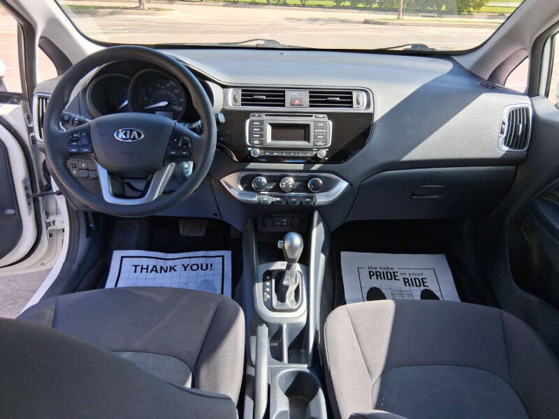 2016 Kia Rio 5-Door LX