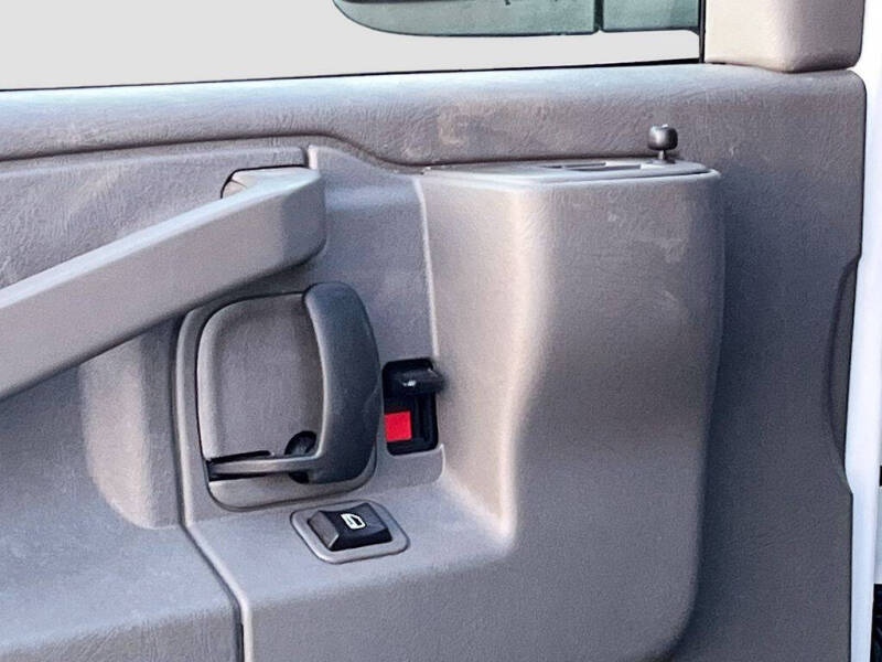 2025 Chevrolet Express 2500