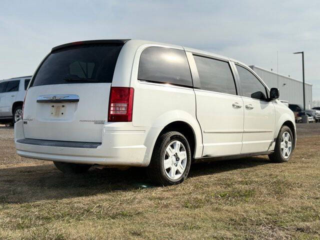 Used 2009 Chrysler Town & Country LX with VIN 2A8HR44E09R656930 for sale in Perry, OK