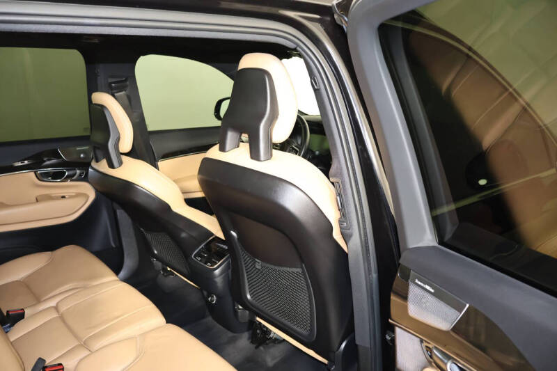 2018 Volvo XC90 T6 Momentum