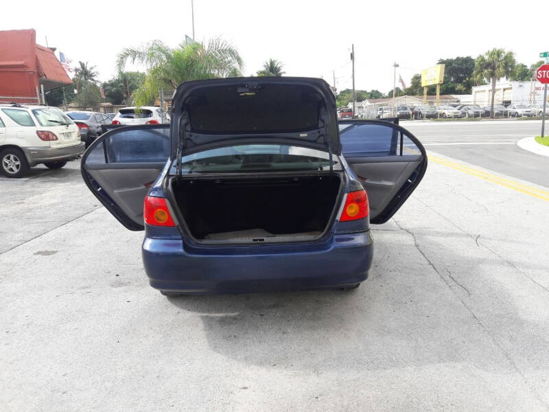 2004 Toyota Corolla LE