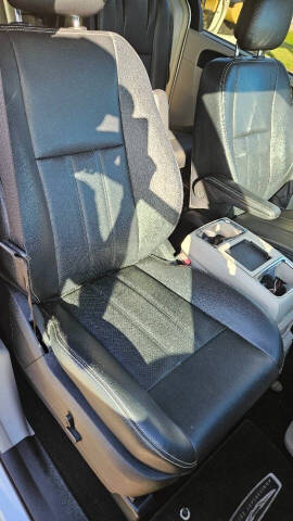 2016 Chrysler Town and Country Touring-L