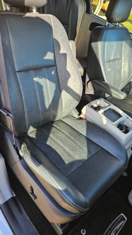 2016 Chrysler Town and Country Touring-L