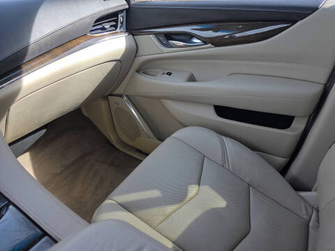 2018 Cadillac Escalade Luxury