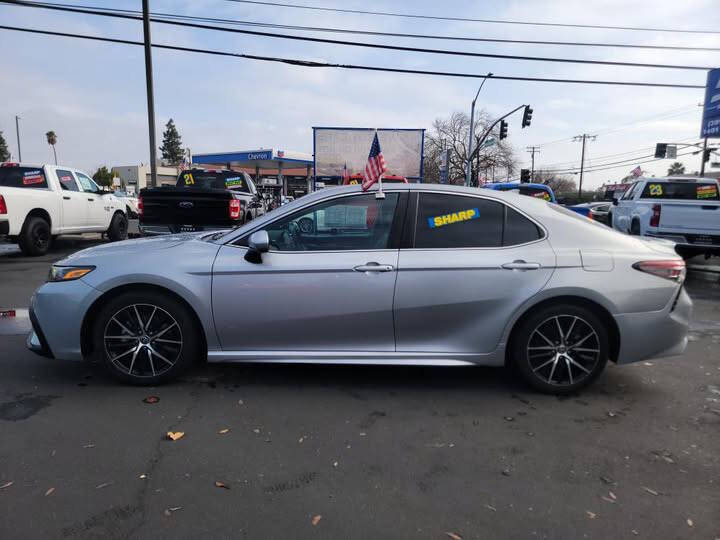 2021 Toyota Camry SE photo 2