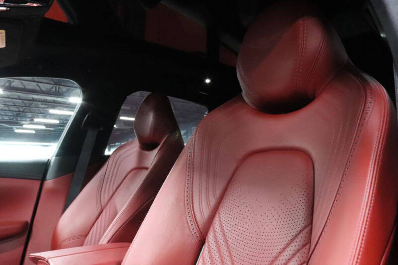 2021 Aston Martin DBX