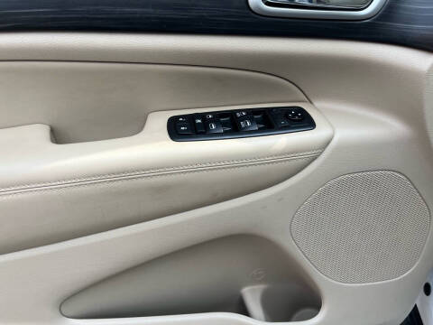 2019 Jeep Grand Cherokee Laredo E