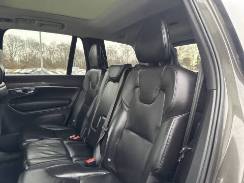 2018 Volvo XC90 T6 Momentum